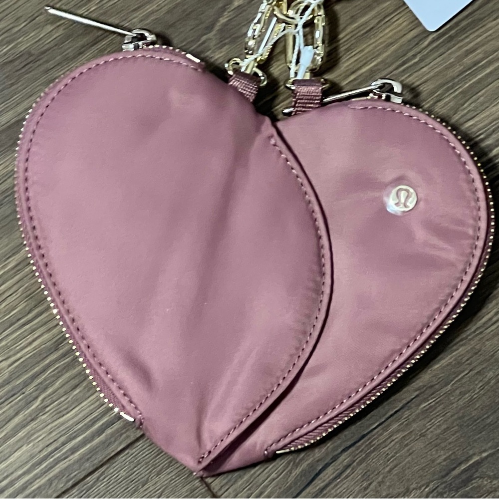 Lululemon Dual Pouch Wristlet Heart NWT - Picture 3 of 4